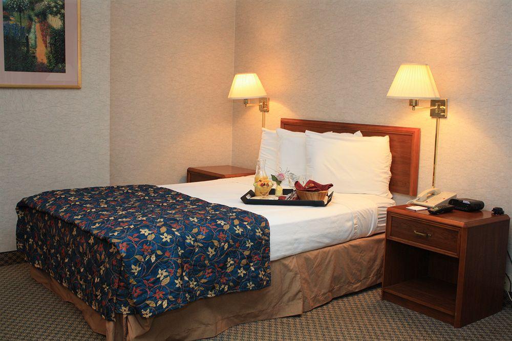 Fern Valley Hotel And Conference Center Louisville Rum bild